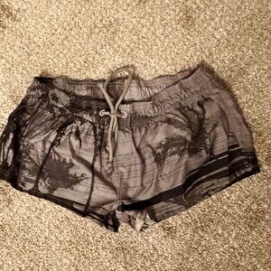 Women's Athletic Shorts in Gray Palm Print